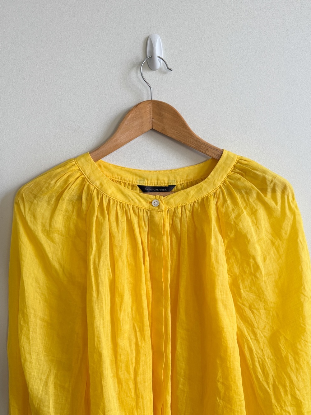 BANANA REPUBLIC • Ramie Balloon Sleeve Blouse in Yellow Umbrella - Picture 3 of 10